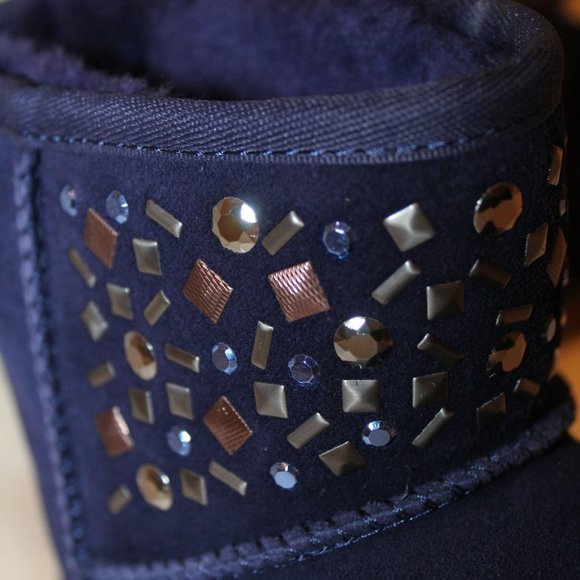 NIB UGG WOMEN'S CLASSIC MINI SUEDE STUDDED SHEARLING LINED BOOTS BLUE‎ - Picture 3 of 7
